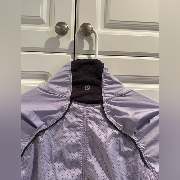 Lululemon Lavender Purple Nylon Jacket Size 4US Excellent Condition - Picture 5 of 8
